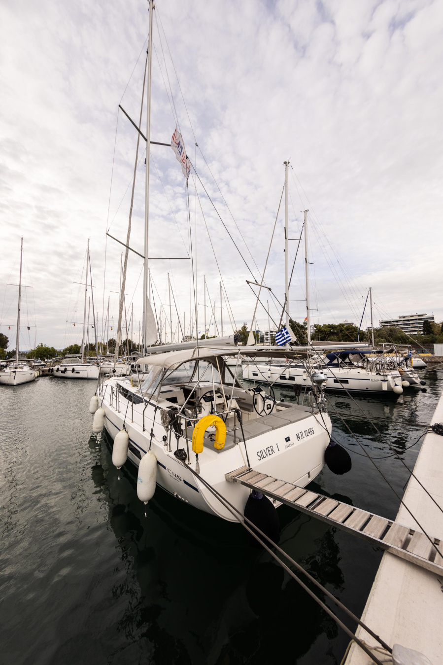 Photo #1 - Bavaria C45 - 5 cab. (Silver I) en Athens, Alimos marina - 41890