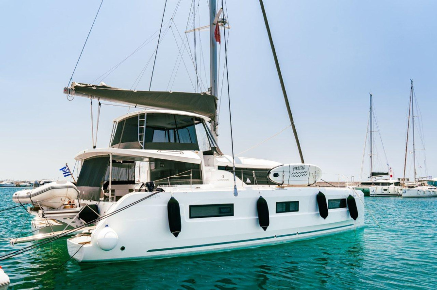 Photo #1 - Lagoon 46 - 4 + 1 cab. (Sea Energy I) en Athens, Alimos marina - 42044