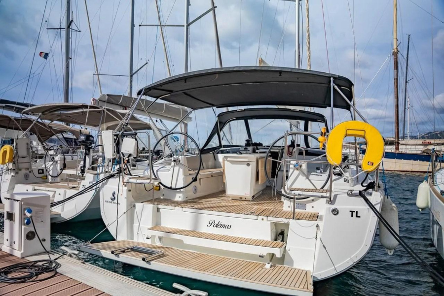 Photo #1 - Oceanis 40.1 (Polemas) en Toulon, Vieille Darse - 42053