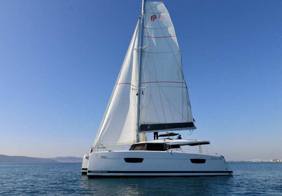 Photo #1 - Fountaine Pajot Astrea 42 - 4 + 2 cab. (Mouse) en Marina Frapa - 42111