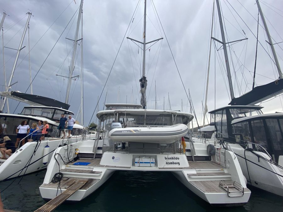 Photo #1 - Lagoon 42 - 4 + 1 cab. (Brunhilde) en ACI Marina - 42169