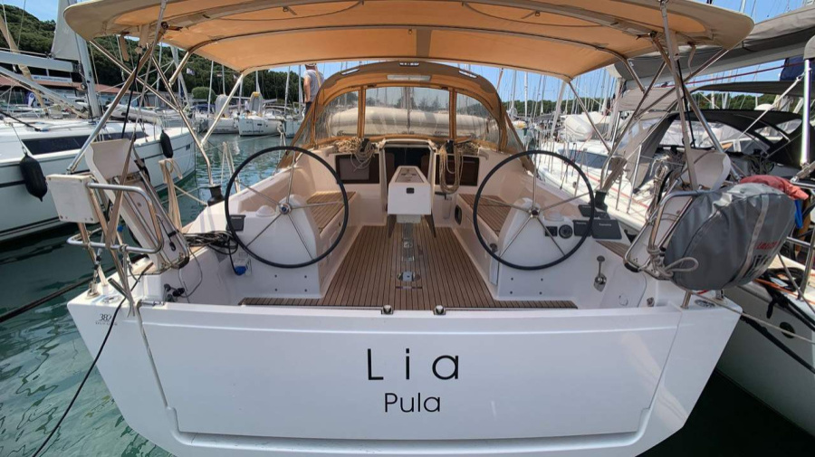 Lia - 2