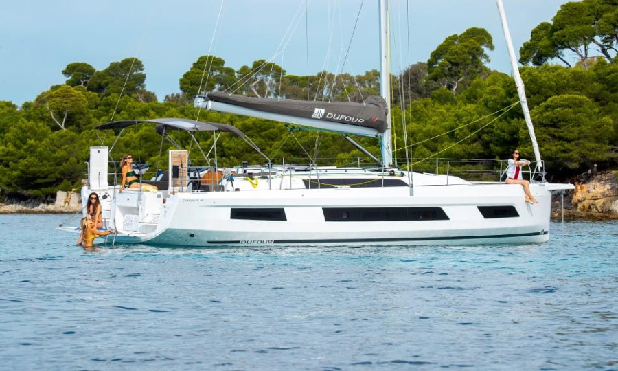 Photo #1 - Dufour 44 - 4 cab (One Heart) en Main Port - 42674