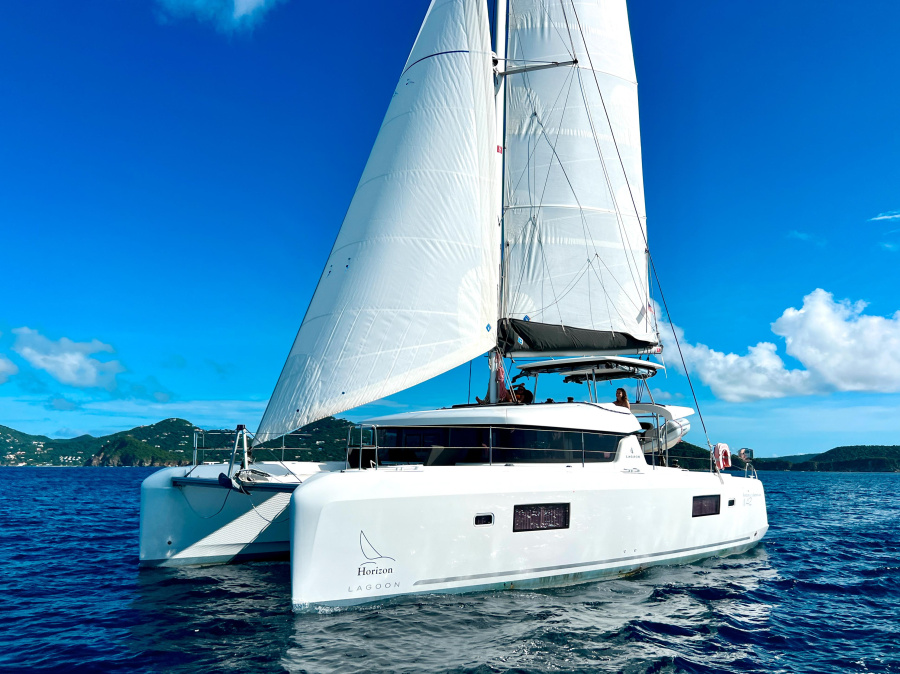 Photo #1 - Lagoon 42 OW - 3 + 1 cab. (Wanderlust) en Resort & Marina - 42799