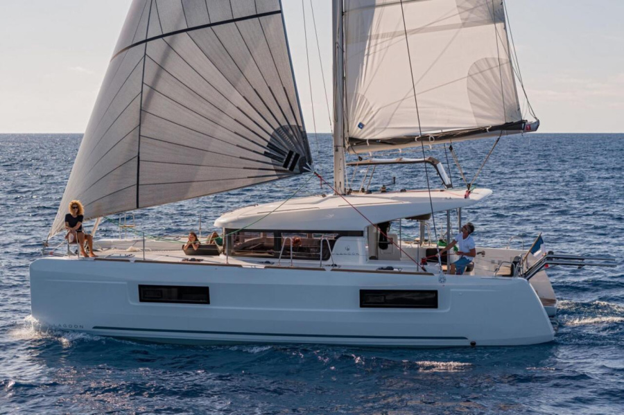 Photo #1 - Lagoon 400 S2 - 4 + 2 cab. (Providence) en Guadeloupe, La Marina Bas du Fort - 42921