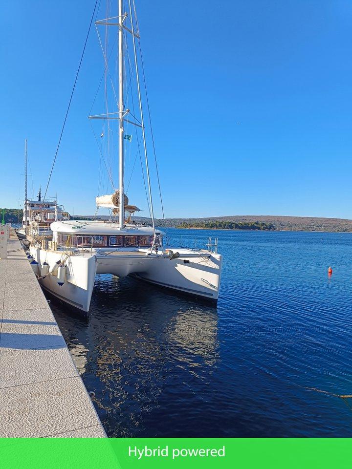 Photo #1 - Lagoon 400 S2 - 4 + 2 cab. (Independent I) en Marina Punat - 43009