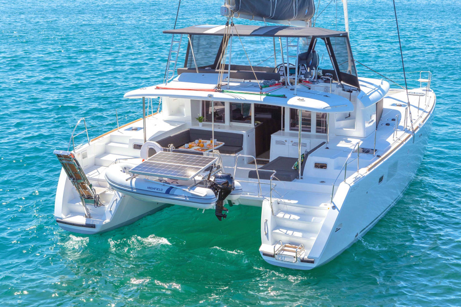 Photo #1 - Lagoon 450 F - 4 + 2 cab. (Alegria) en Athens, Alimos marina - 43011