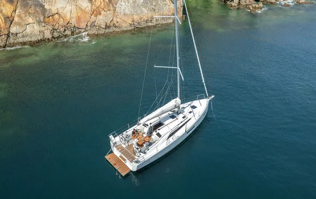 Photo #1 - Oceanis 37.1 (Mercator) en Lefkas, Nikiana Marina - 43192