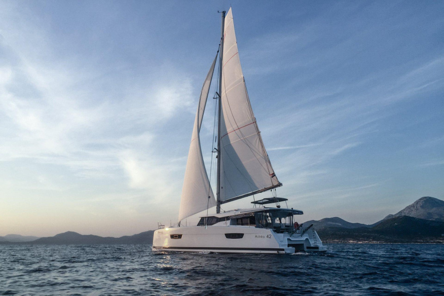 Photo #1 - Fountaine Pajot Astrea 42 (Wave) en Porto Montenegro - 43219