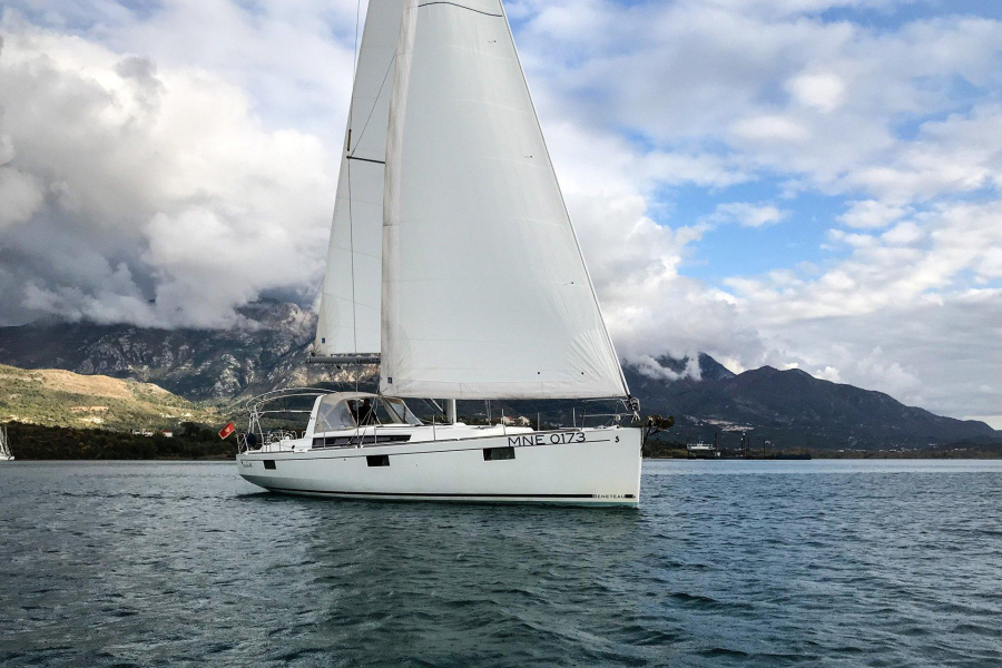 Photo #1 - Oceanis 48 - 5 cab. (Blues) en Porto Montenegro - 43222