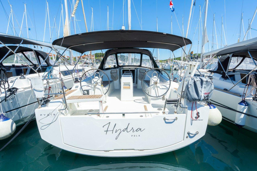 Photo #1 - Oceanis 38.1 (Hydra) en Marina Tehnomont Veruda - 43491