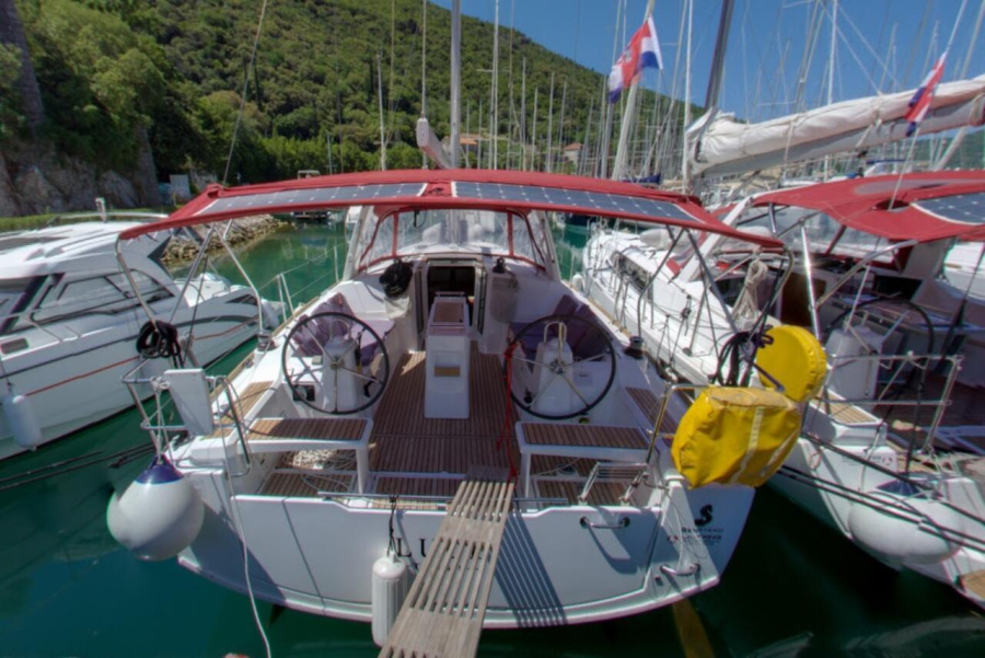 Photo #1 - Oceanis 38.1 (Luce) en Komolac, ACI Marina - 43597