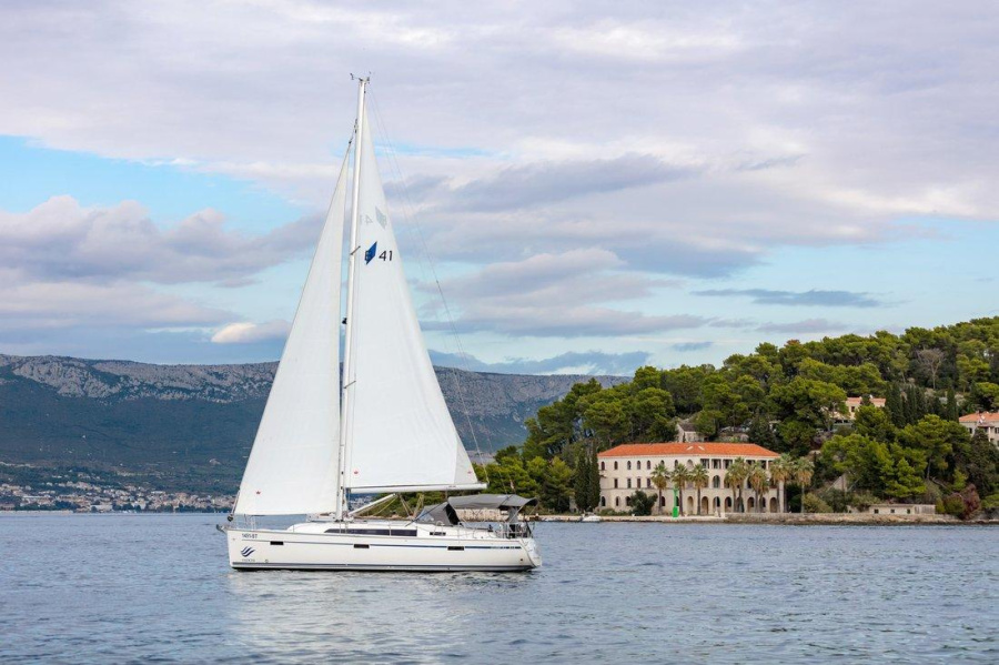 Photo #1 - Bavaria Cruiser 41 - 3 cab. (Nina) en ACI Marina - 43673