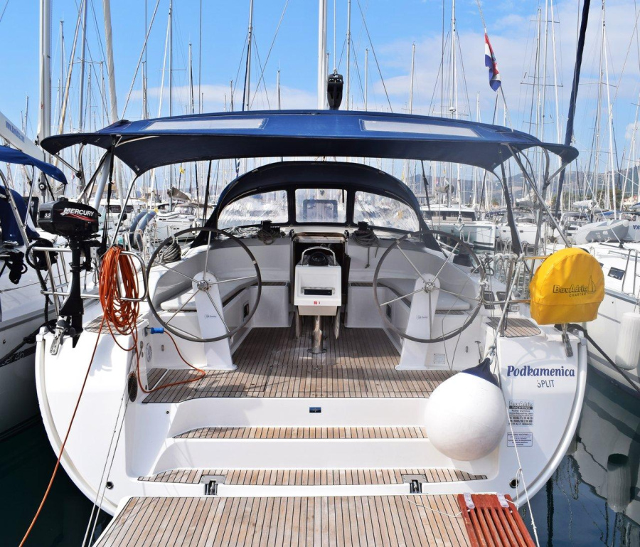 Photo #1 - Bavaria Cruiser 51 (Podkamenica) en Marina - 43821