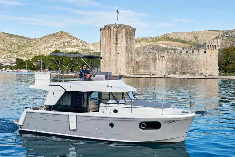 Photo #1 - Swift Trawler 30 (Odysseus) en ACI Marina - 61342