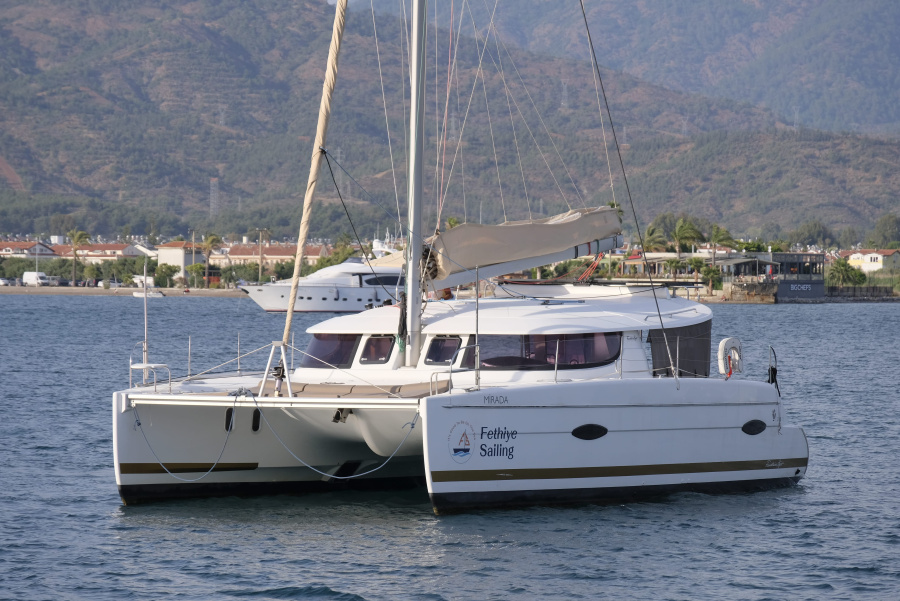 Photo #1 - Lipari 41 - 4 + 2 cab. (Mirada) en Sailing Club - 61749