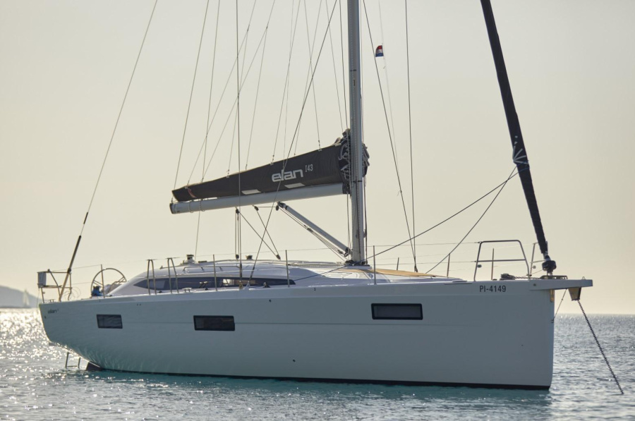 Photo #1 - Elan Impression 45 - 4 cab. (eMotion) en ACI Marina - 63983