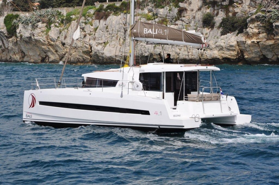 Photo #1 - Bali 4.1 - 4 cab. (Nereida) en Athens, Alimos marina - 64098