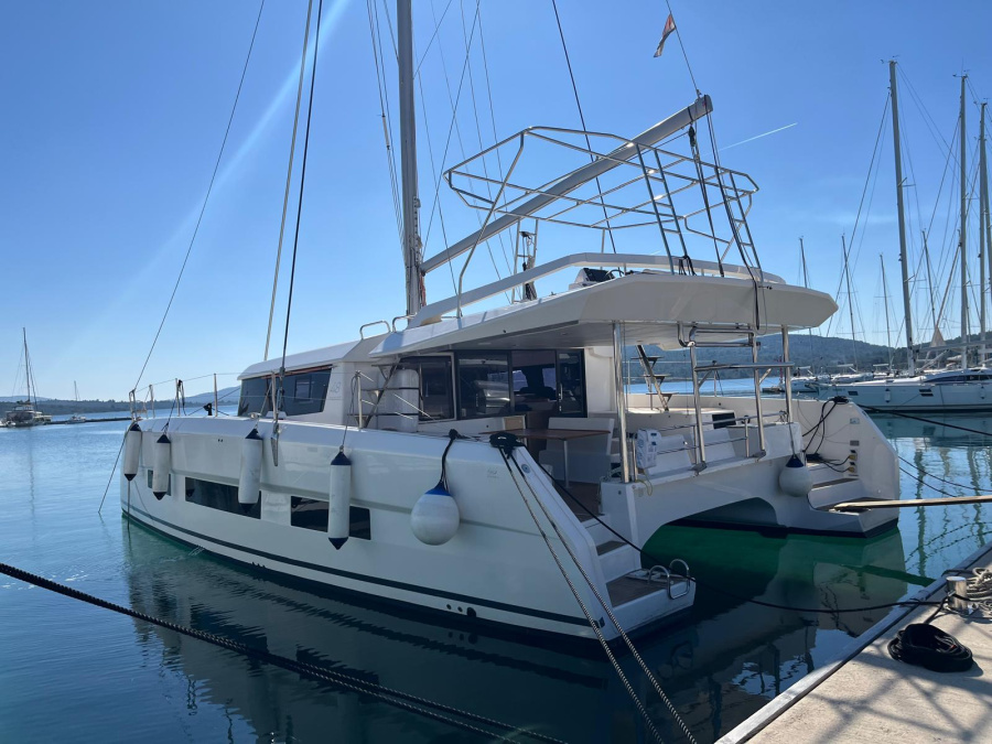 Photo #1 - Dufour 48 Catamaran - 5 + 1 cab. (Dreamland) en ACI Marina - 64120