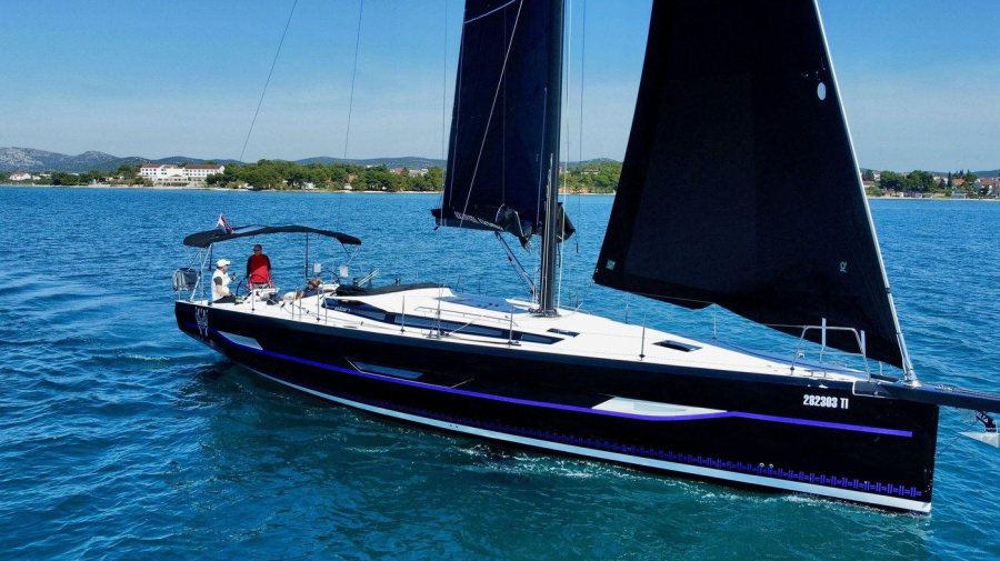 Photo #1 - Elan E6 (Black Panther) en ACI Marina - 64193