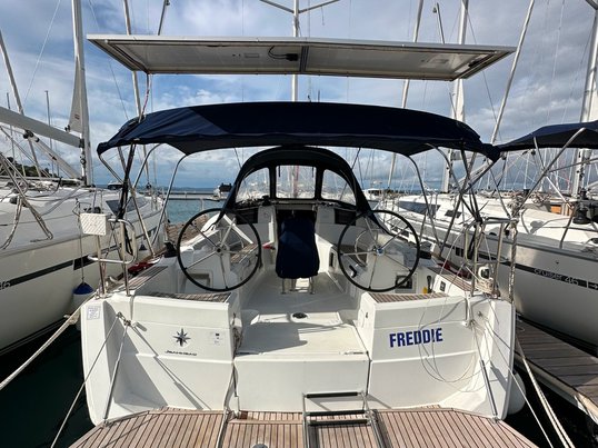 Photo #1 - Sun Odyssey 389 (Freddie) en Marina - 65926