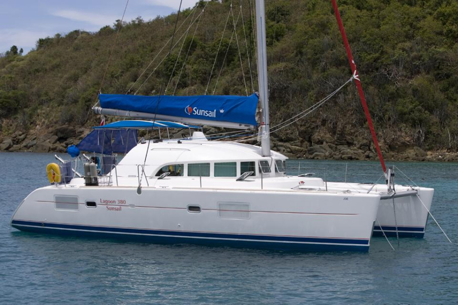Photo #1 - Lagoon 380 - 4 + 2 cab. (Queen Mia) en Marina Kornati - 64385