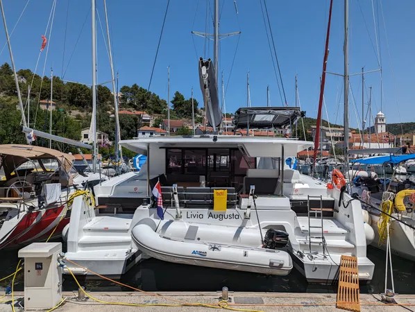 Photo #1 - Fountaine Pajot Astrea 42 (Livia Augusta) en Marina Kremik - 65059