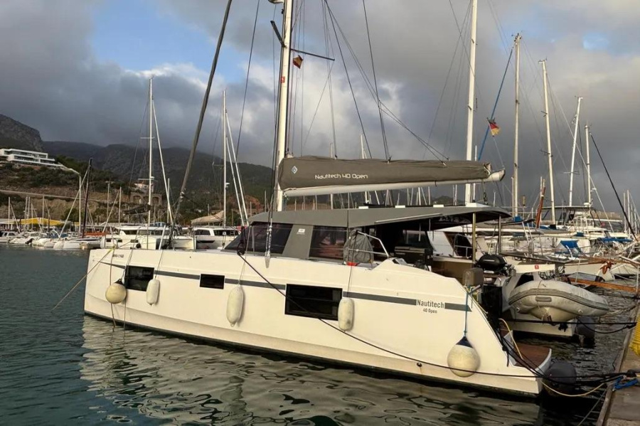 Photo #1 - Nautitech 40 Open - 4 + 2 cab. (Lollo III) en Marina Punat - 65120