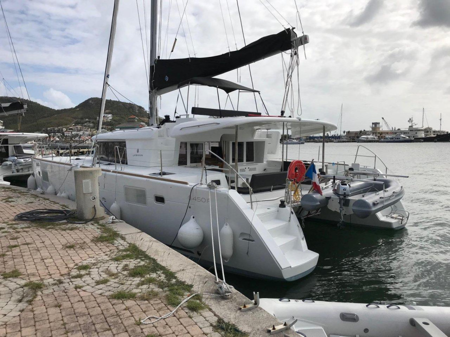 Photo #1 - Lagoon 450 - 4 + 2 cab. (Fantasy) en Main Port - 65473