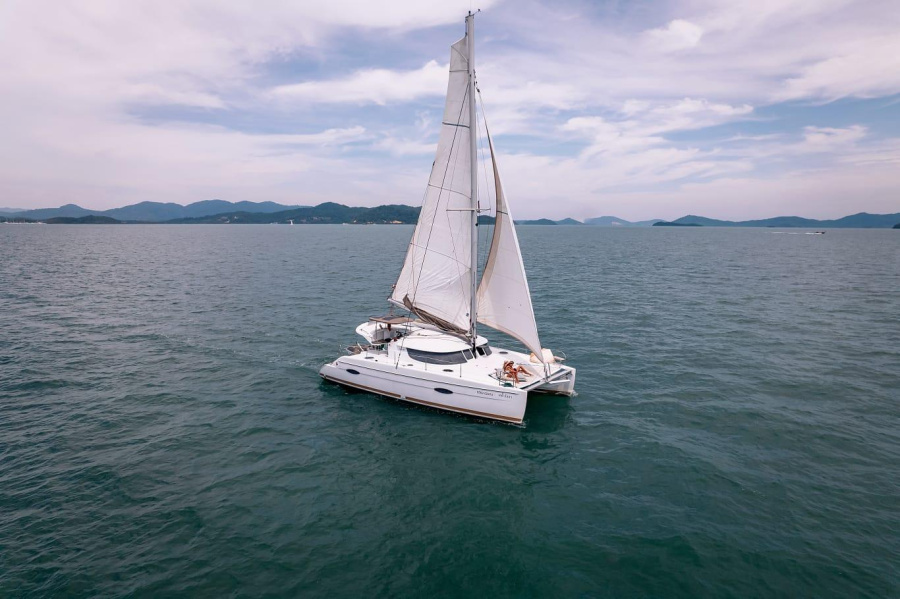 Photo #1 - Lipari 41 (Lady Alla) en Ao Po Grand Marina - 65867