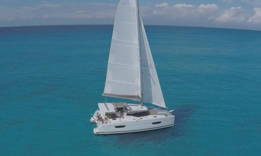 Photo #1 - Fountaine Pajot Isla 40 - 4 cab. (One of Us) en Marina Hohe Düne - 65954