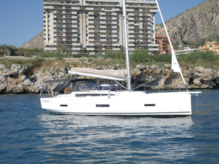 Photo #1 - Dufour 430 - 3 cab. (Bloody Mary) en Marina Poseidon - 66101