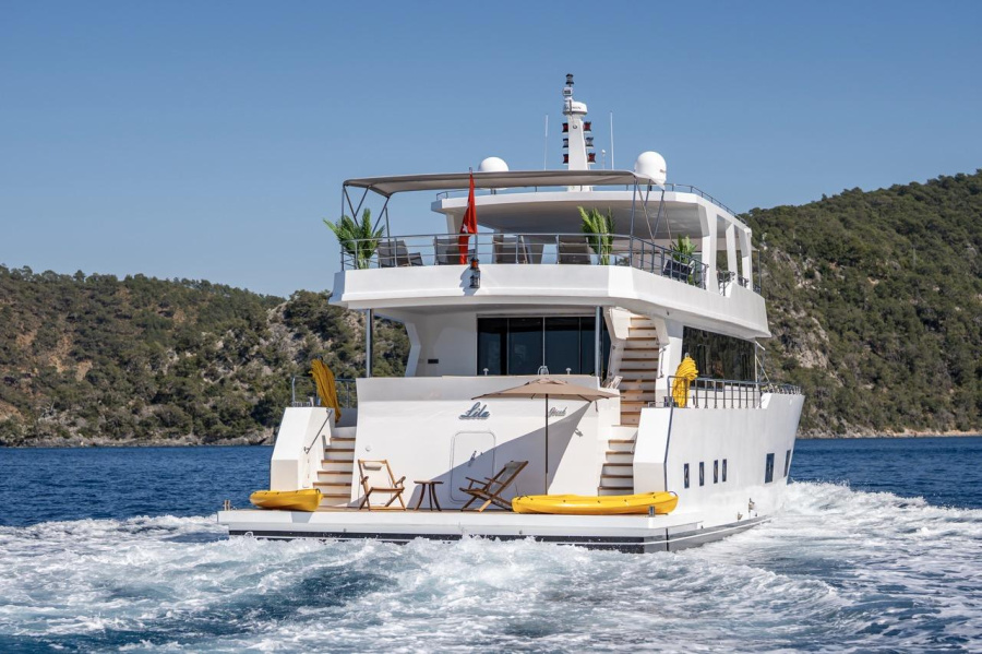 Lila Trawler - 2