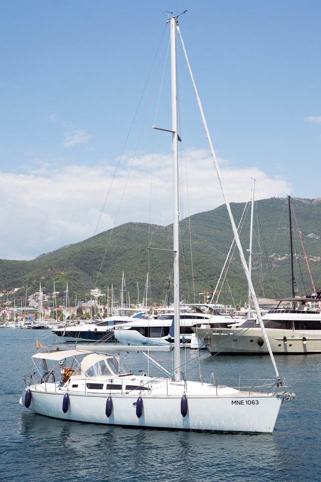 Photo #1 - Sun Odyssey 40.3 (Azure) en Porto Montenegro - 67605