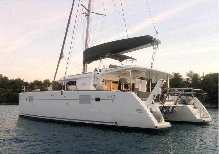 Photo #1 - Lagoon 450 F - 4 + 2 cab. (Azraq) en Athens, Alimos marina - 67903