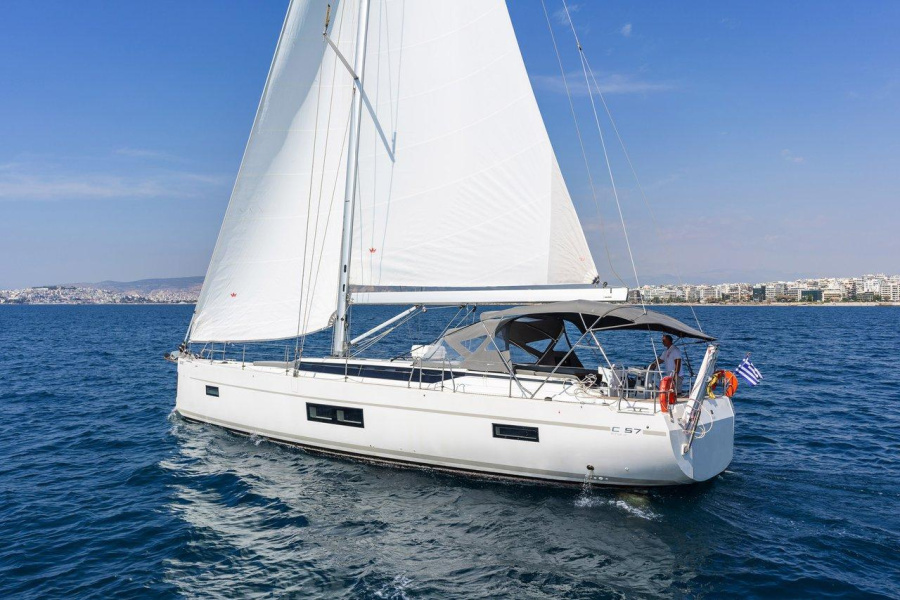 Photo #1 - Bavaria C57 - 5 + 1 cab. (Seacret) en Athens, Alimos marina - 67904