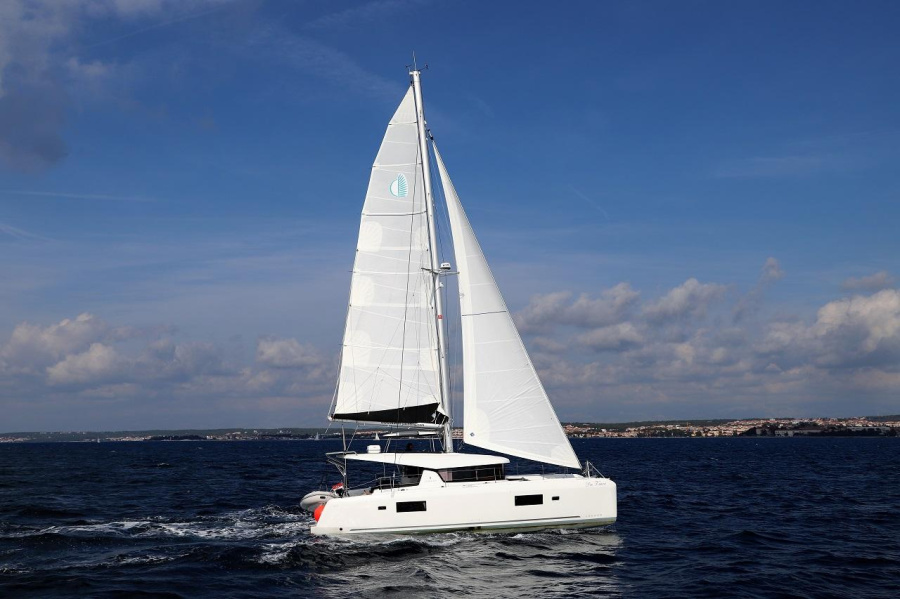 Photo #1 - Lagoon 42 - 4 + 2 cab. (Da Vinci) en Marina (ex. Tankerkomerc) - 44413