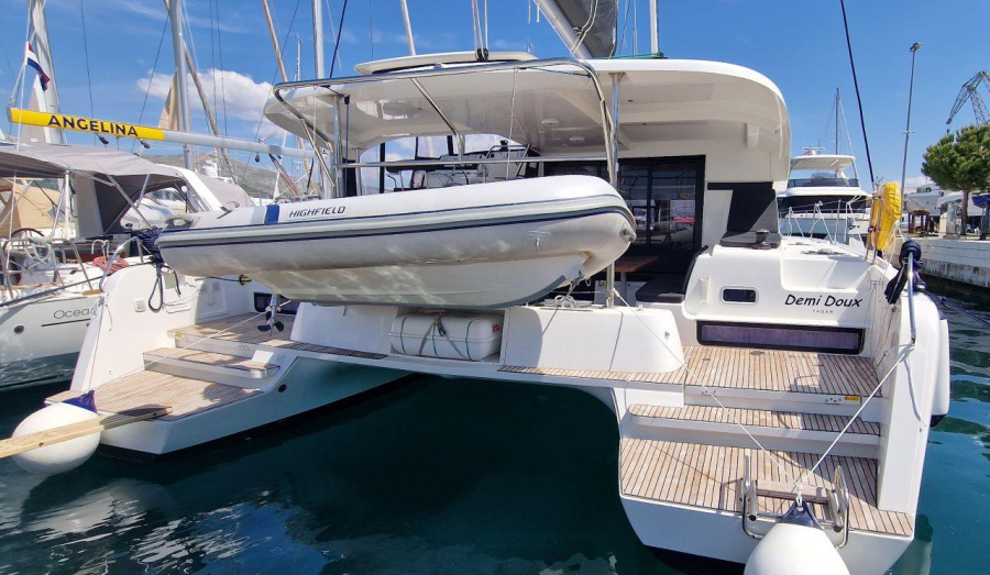 Photo #1 - Lagoon 42 - 4 + 2 cab. (Demi Doux) en Marina (ex.SCT) - 44442