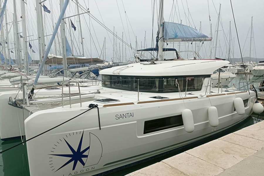 Photo #1 - Lagoon 40 - 4 + 2 cab (Santai) en Yachtclub Seget (Marina Baotić) - 44493