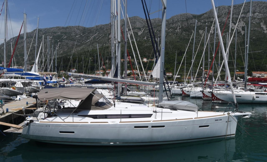 Photo #1 - Sun Odyssey 419 - 3 cab. (Euros) en Komolac, ACI Marina - 44736