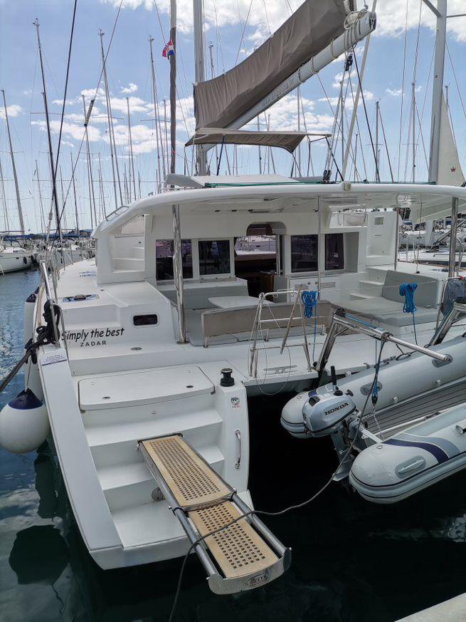 Photo #1 - Lagoon 450 - 4 + 2 cab. (Simply The Best) en Marina (ex.SCT) - 44811