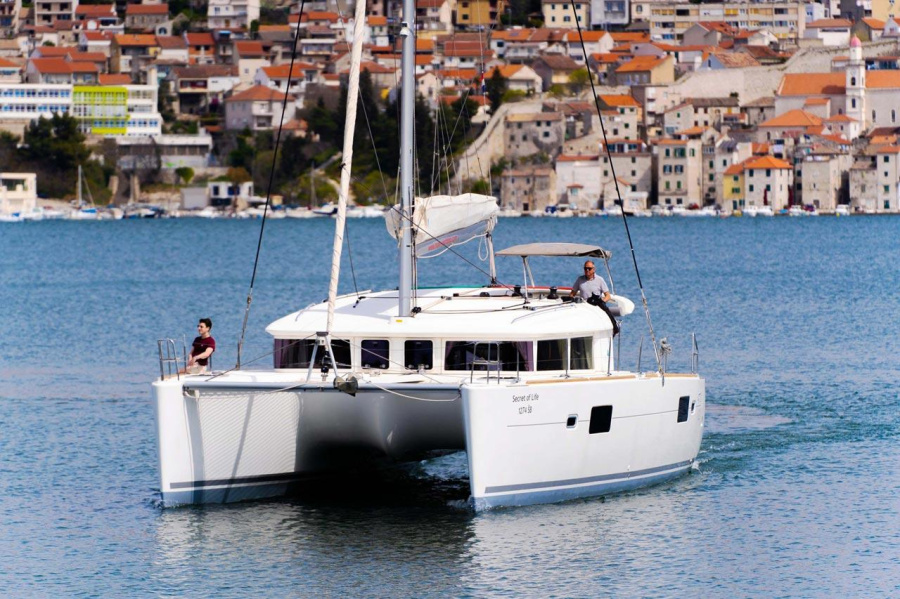 Photo #1 - Lagoon 400 S2 - 4 + 2 cab. (Secret of Life) en Marina Mandalina - 44825