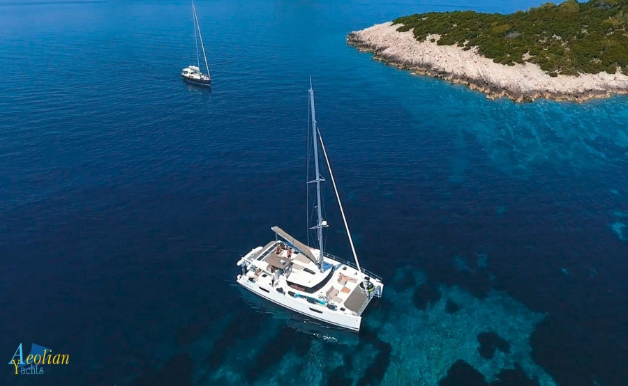 Photo #1 - Lagoon 50 - 6 + 2 cab. (Aeolian Myth) en Marina - 45029
