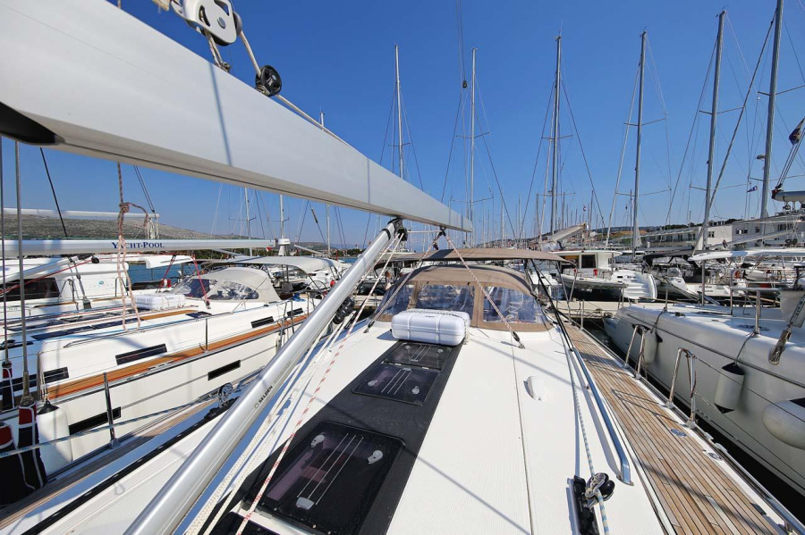 Photo #1 - Bavaria Cruiser 56 - 5 + 1 cab. (Mandy) en Marina Hramina - 45108