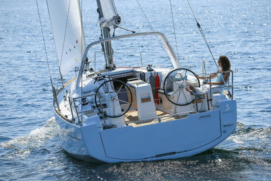 Photo #1 - Oceanis 35 (Hobbit) en Marina - 45239