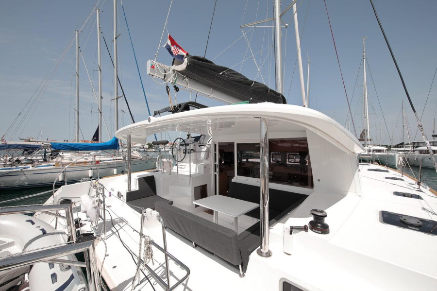 Photo #1 - Lagoon 400 S2 - 4 + 2 cab. (Scirocco) en D-Marin Dalmacija Marina - 46104