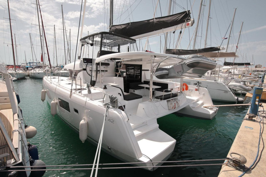 Photo #1 - Lagoon 42 - 4 + 2 cab. (Masterpiece) en D-Marin Dalmacija Marina - 46106