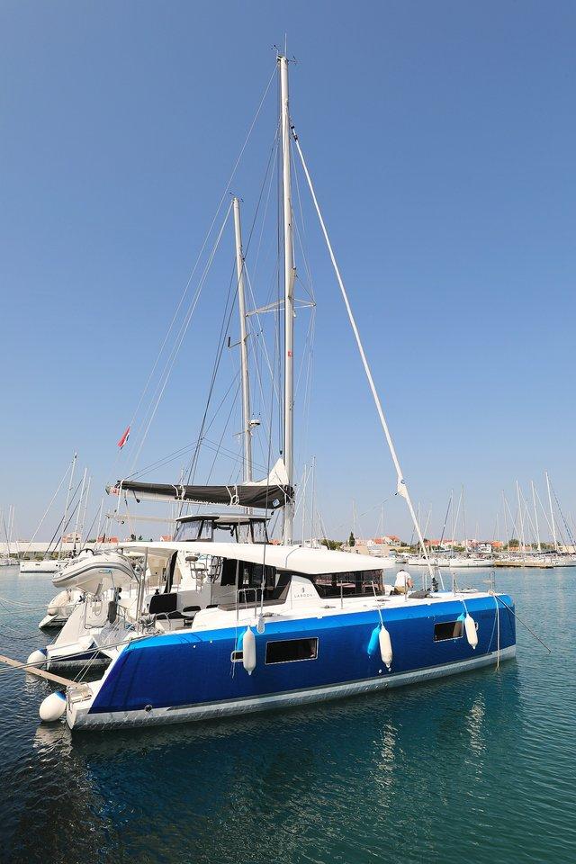 Photo #1 - Lagoon 42 - 4 + 2 cab. (Royal Salute) en D-Marin Dalmacija Marina - 46107