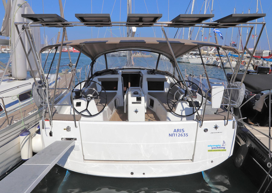 Photo #1 - Sun Odyssey 410 - 3 cab. (Aris) en main port - 46146
