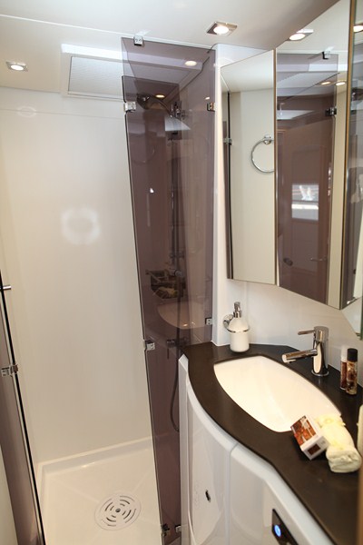 Lagoon 620 — photo 9